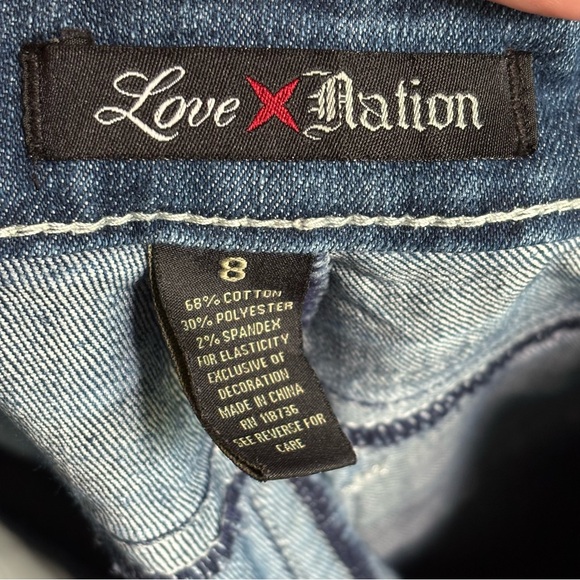 Love Nation Embroidered Cropped Denim Capris Cotton Stretch Size 8 - Picture 8 of 8
